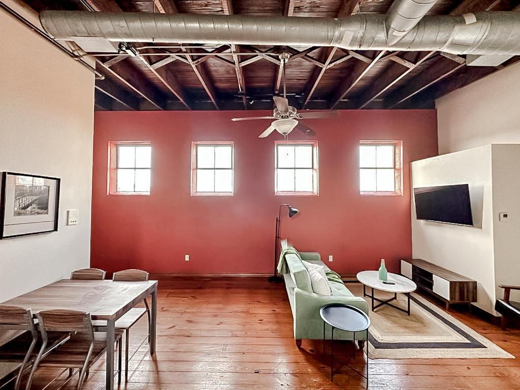 Sleepover 2bd 1ba Downtown Springfield