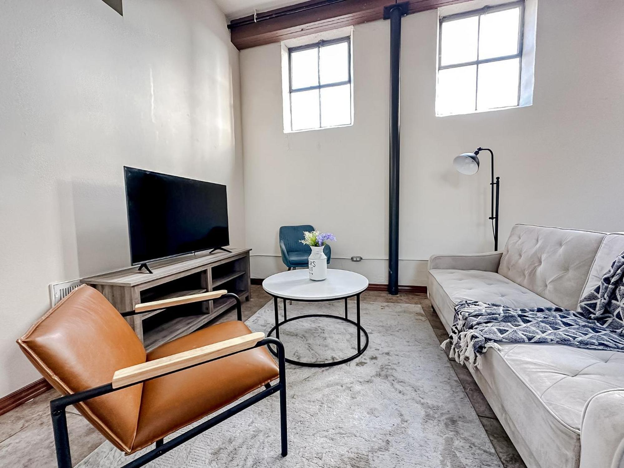 Sleepover 2bd 1ba Downtown *
